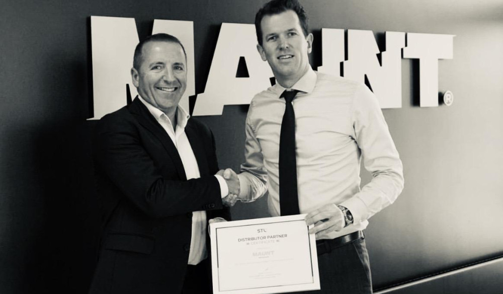 stl overhandigt certificaat aan maunt